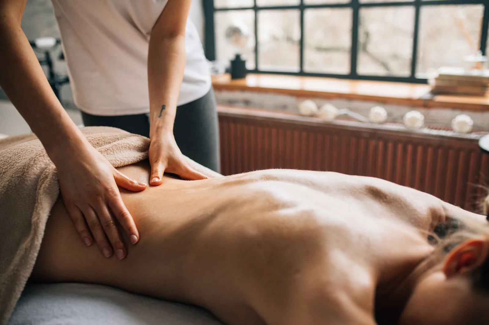 A relaxing massage on the quiet spa floor at Aura
