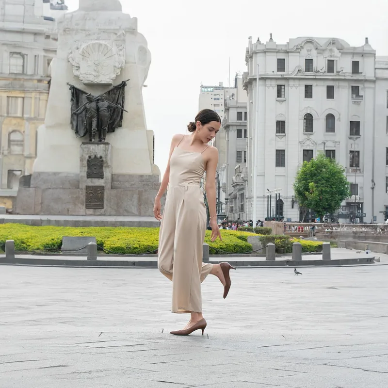 Cotton outfit in neutral tones